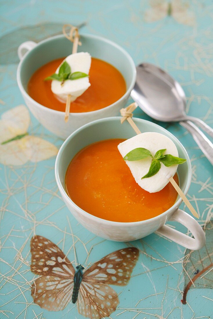 Tomato soup and mozzarella