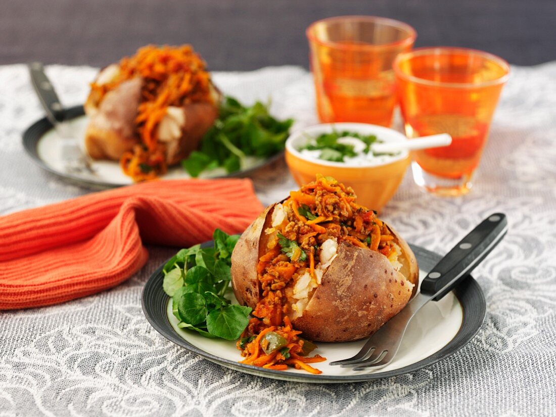 Baked potatoes with chilli con carne, cheese and sour cream