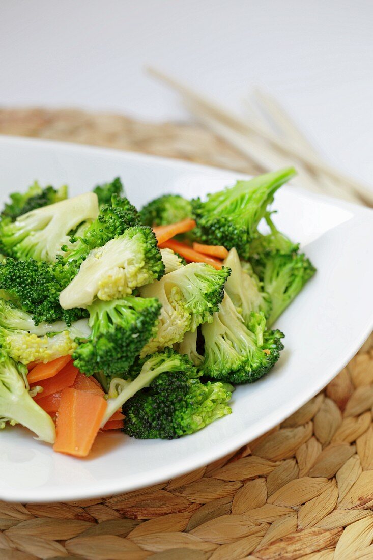 Broccoli salad with carrots