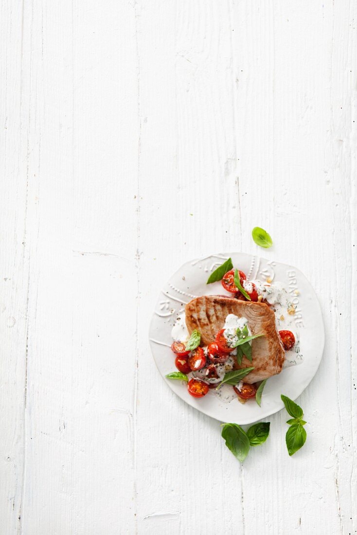Fried tuna fish with cherry tomatoes and a lime and sour cream sauce