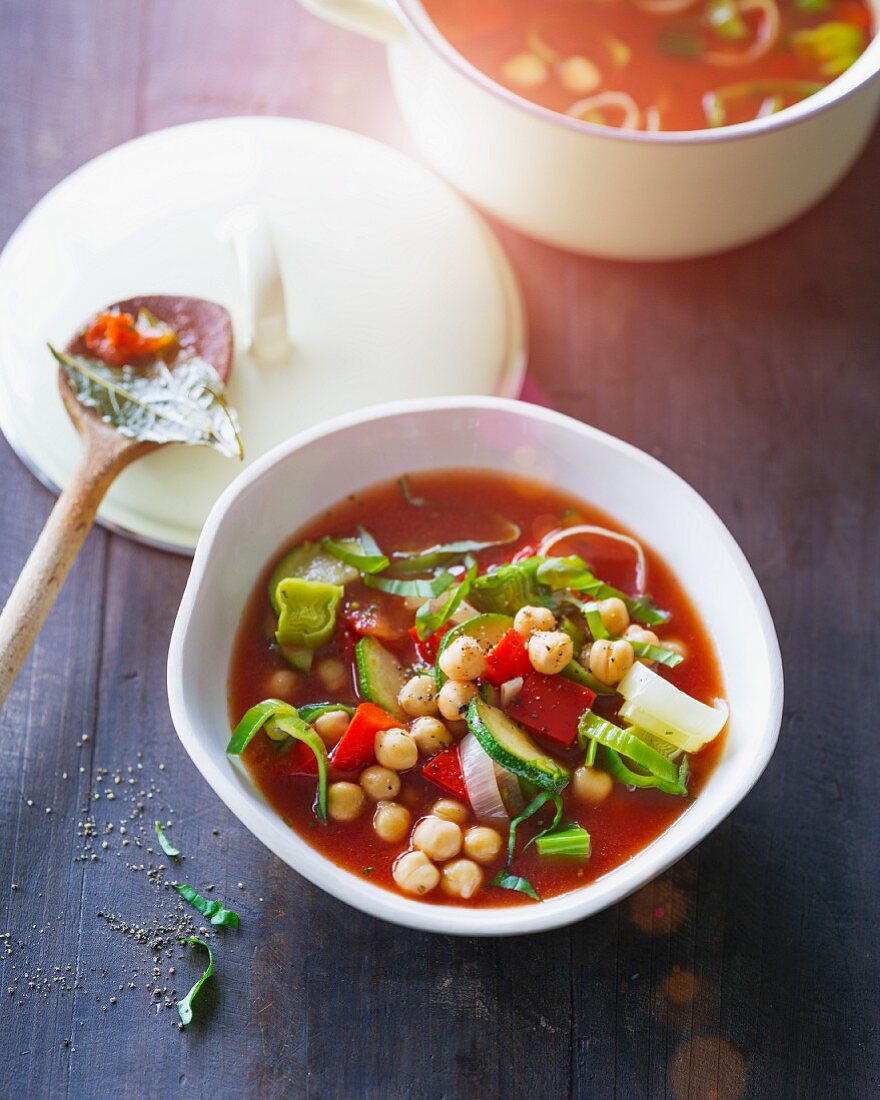 Red tomato bouillon with courgette, peppers and chickpeas