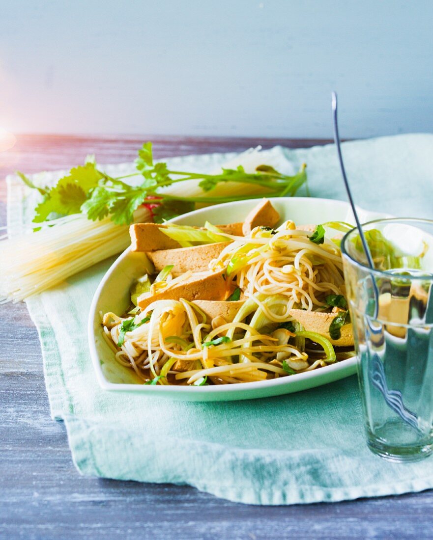 Pad Thai with rice noodles, marinated tofu and leek