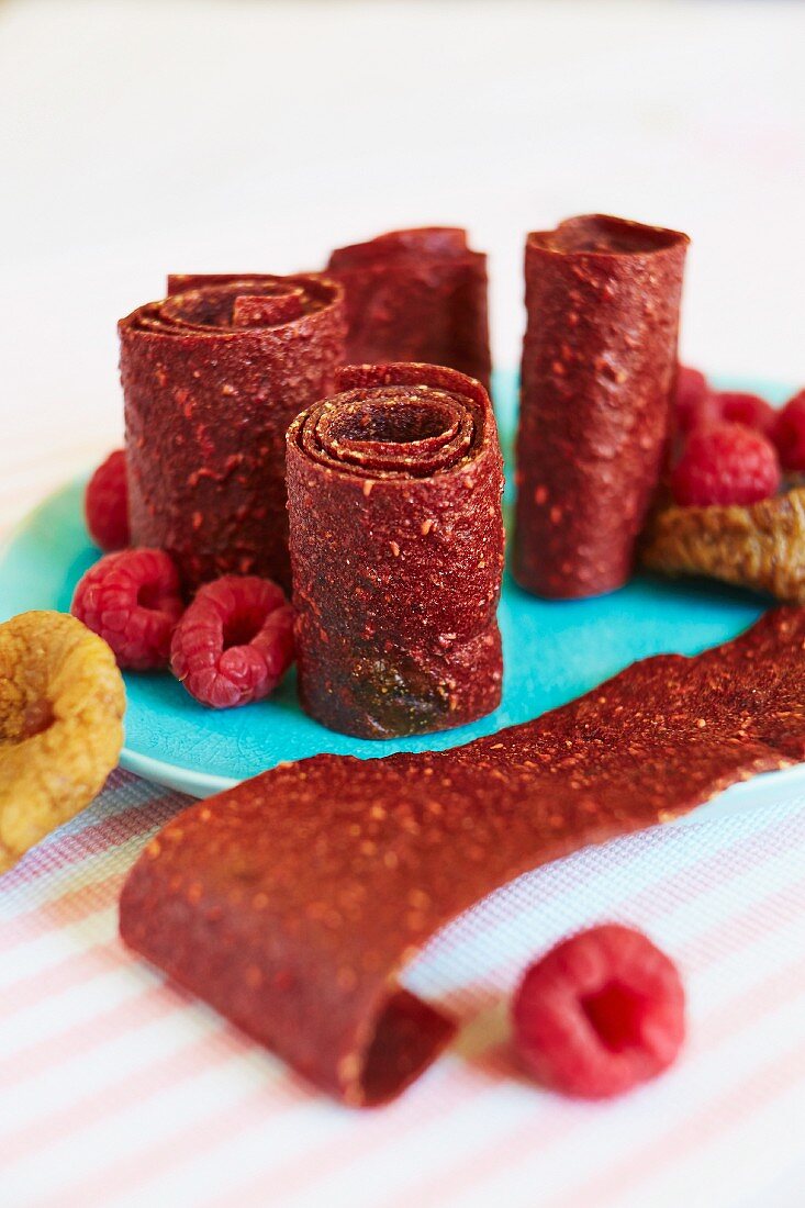 Detox raspberry and apricot strips with bananas