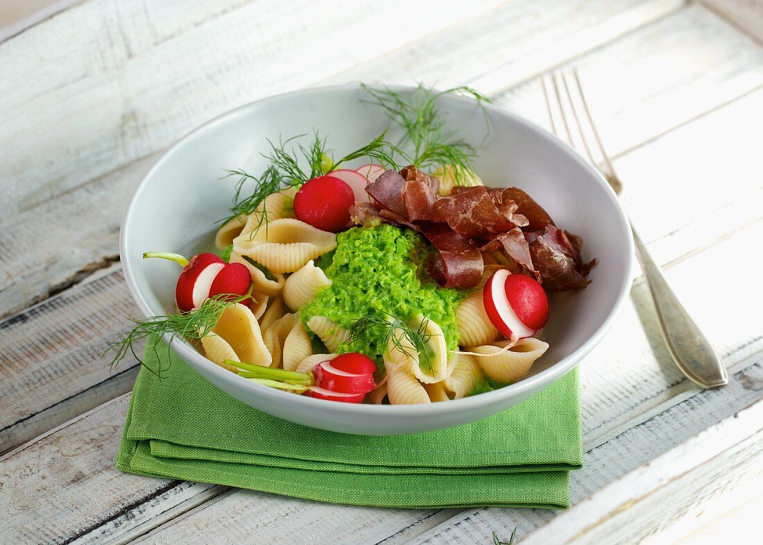 Pea foam pasta with radishes and Bresaola