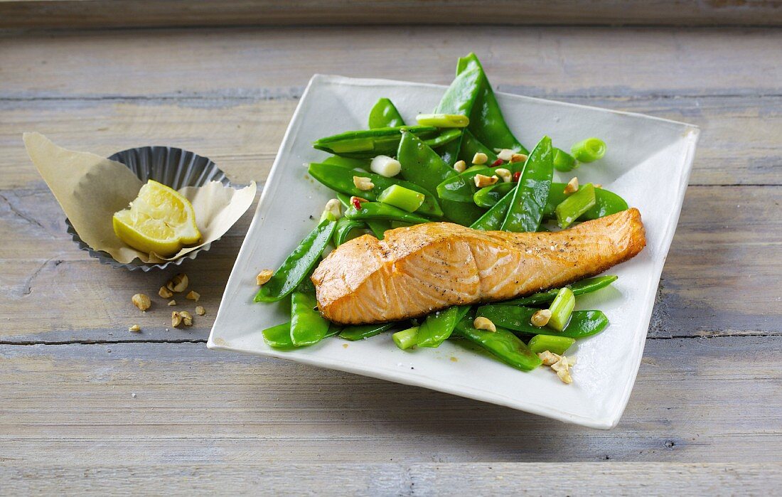 Oriental mange tout salad with oven-baked salmon