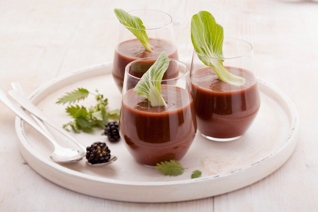 Blackberry and stinging nettle smoothies made with apple, bok choy, watercress and fleawort