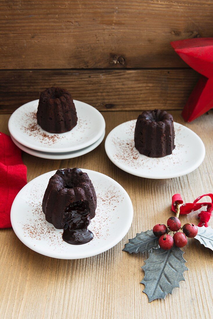 Filled chocolate cakes for Christmas
