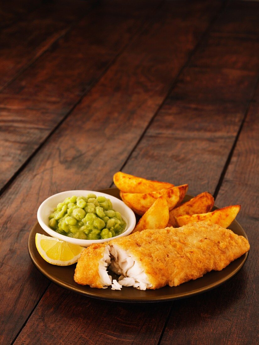 Fish and chips with mushy peas and lemon