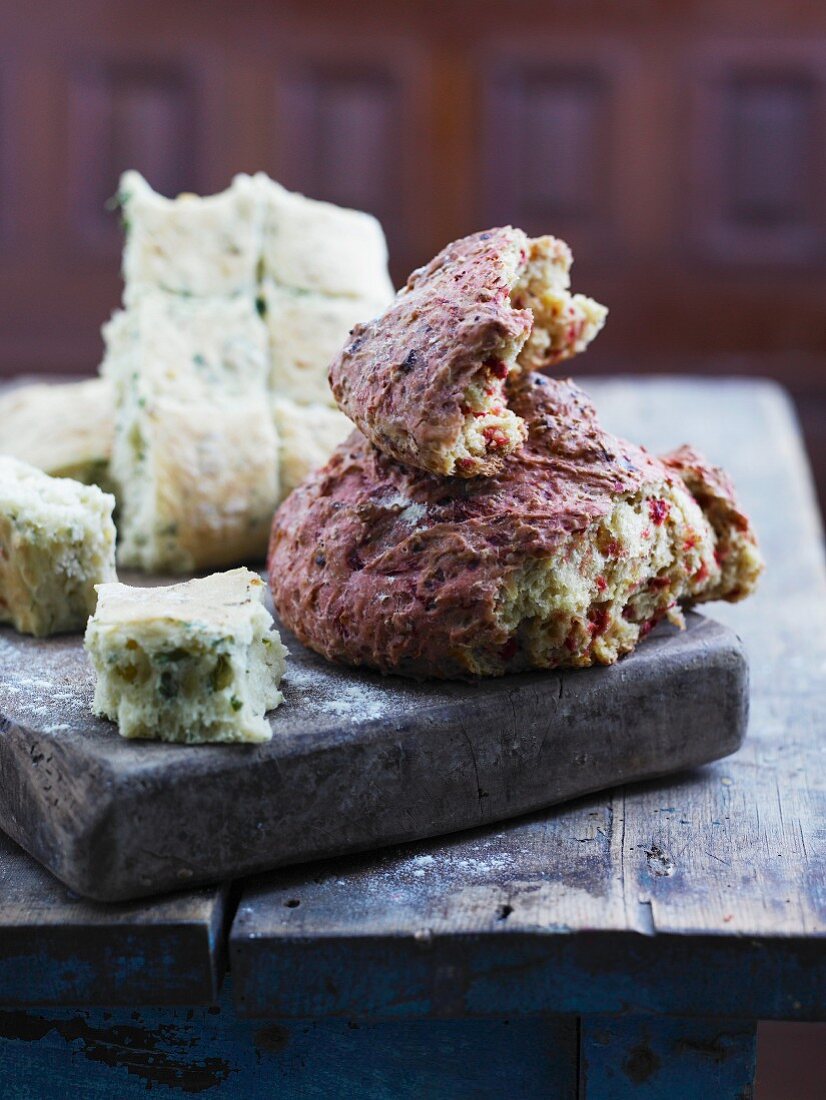 Weißbrot mit Spinat und Rote-Bete-Brot