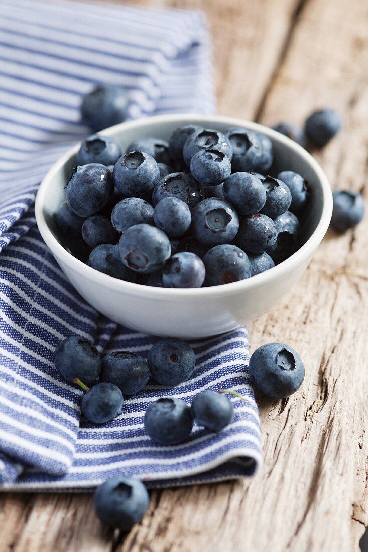 Blueberries in a white bowl