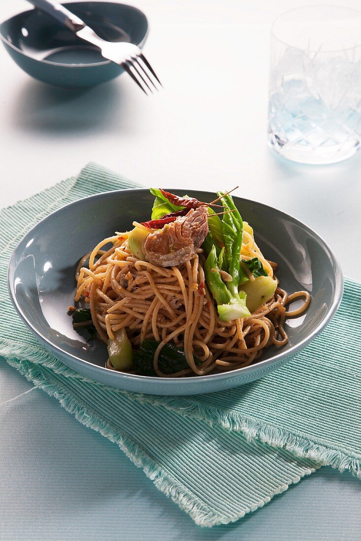 Spaghetti mit Grünkohl und gesalzenem Fisch