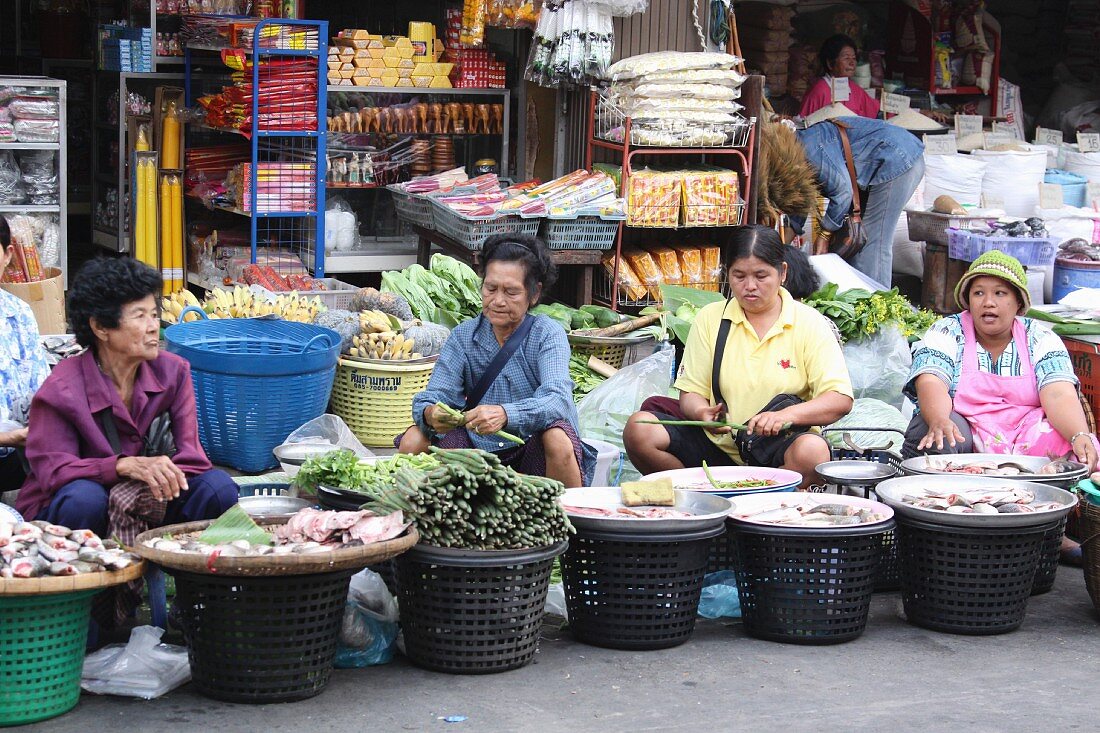 Verkäuferinnen auf dem Markt, Thailand