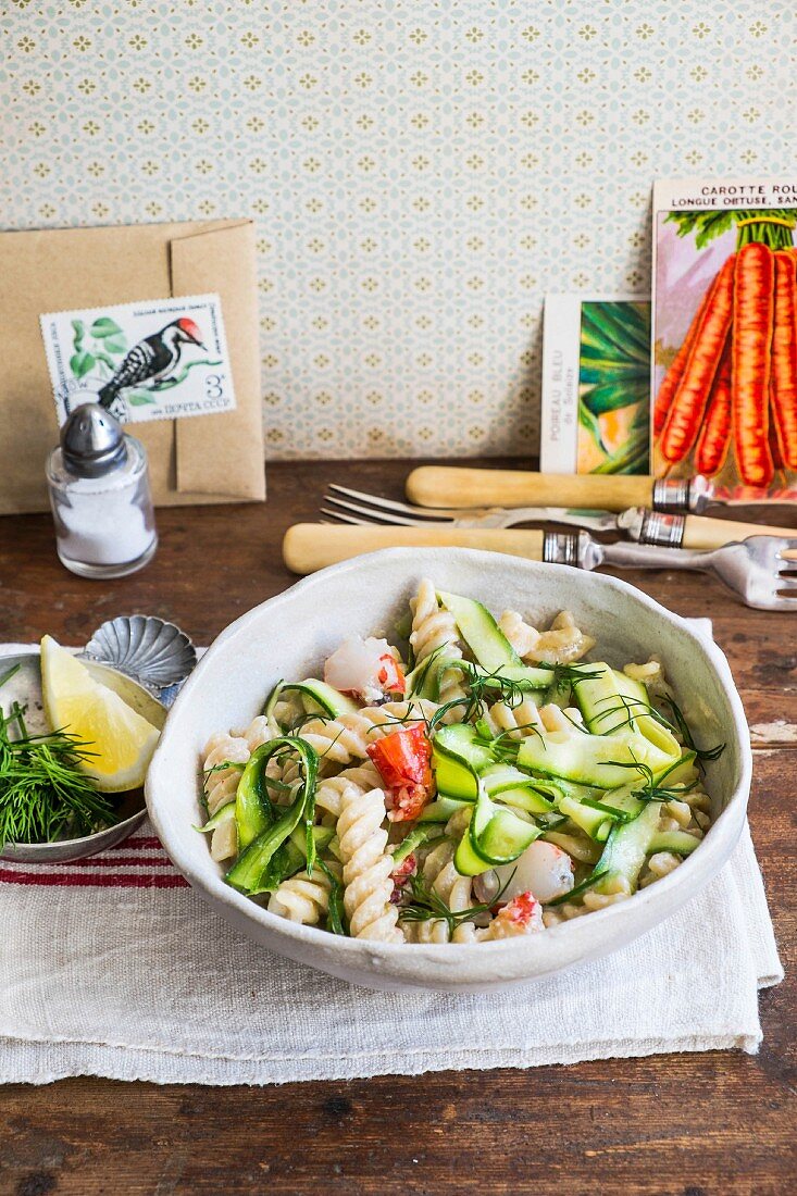 Pasta mit marinierten Zucchini und Sahne