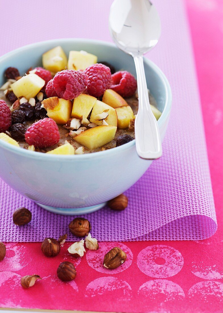 Müsli mit frischen Früchten