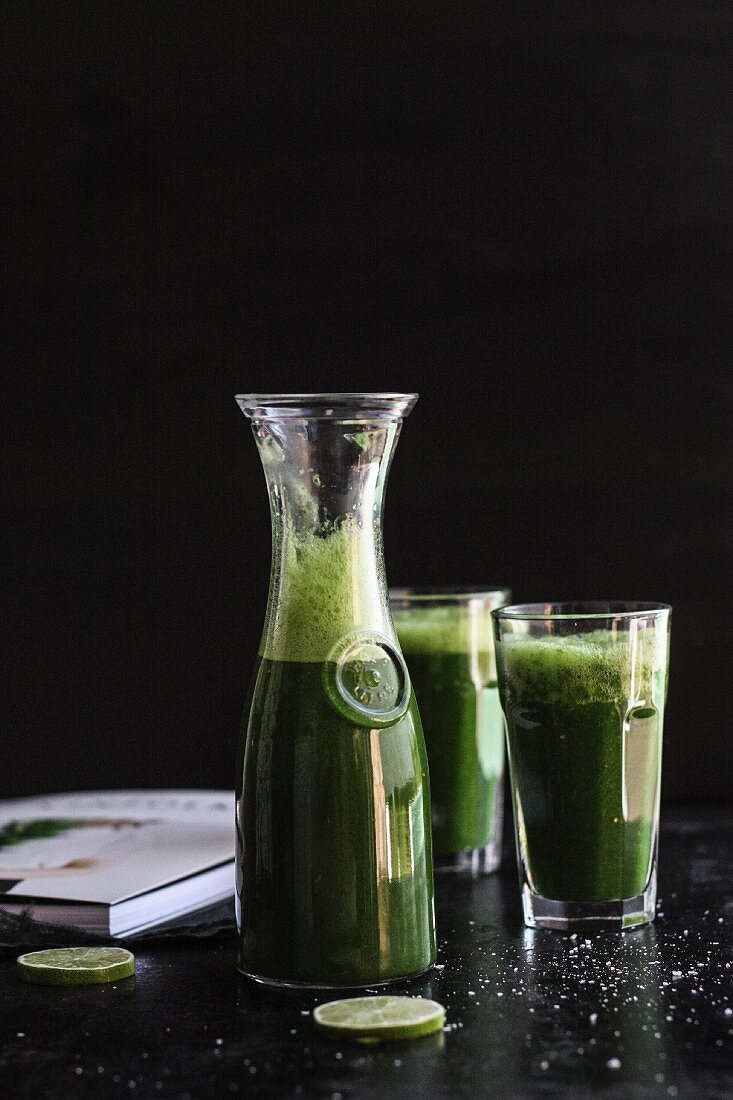 Green vegetable juice with limes