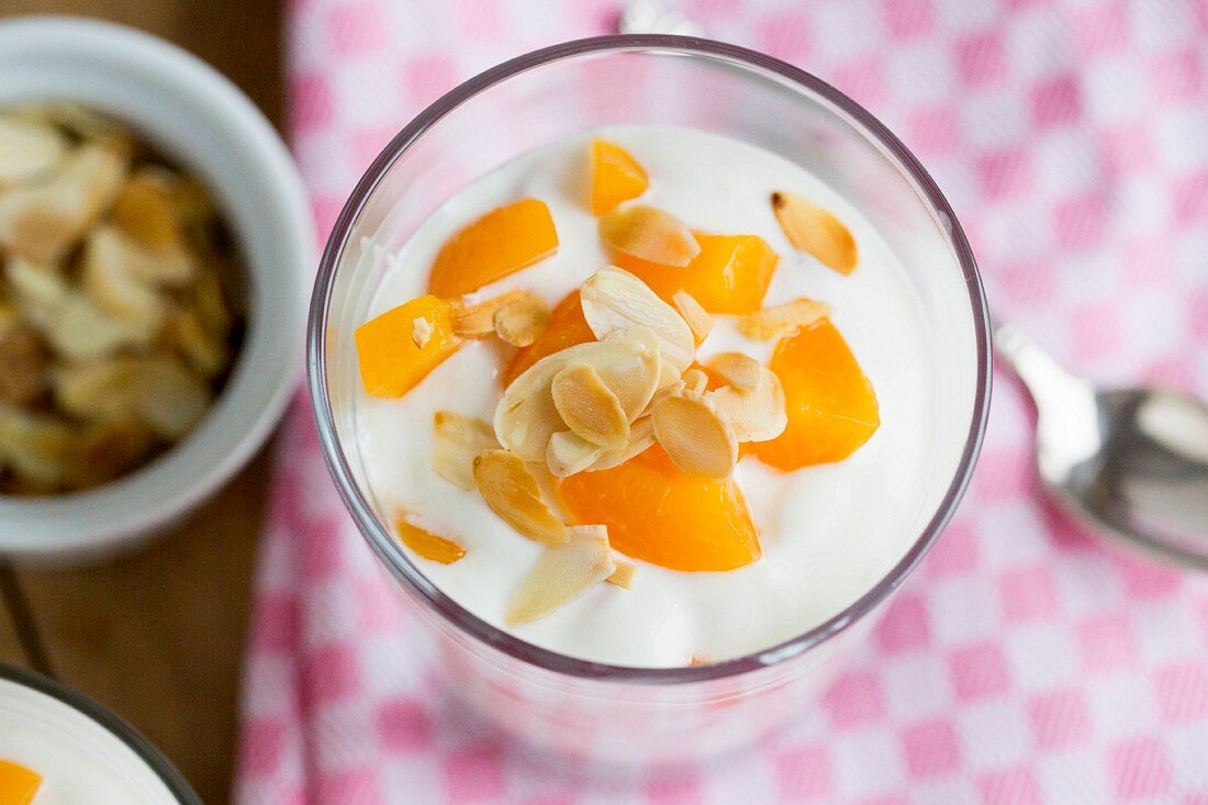 Apricot quark with flaked almonds