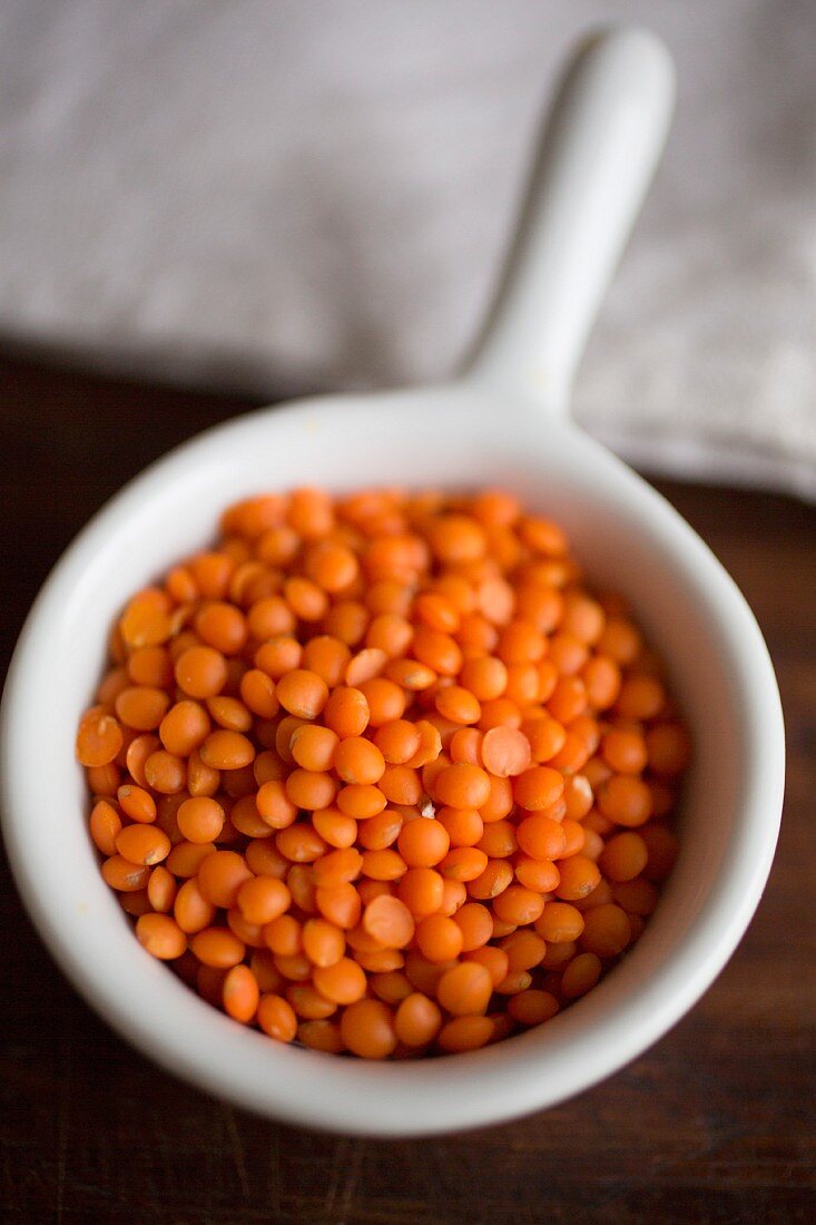 A bowl of red lentils (close-up)