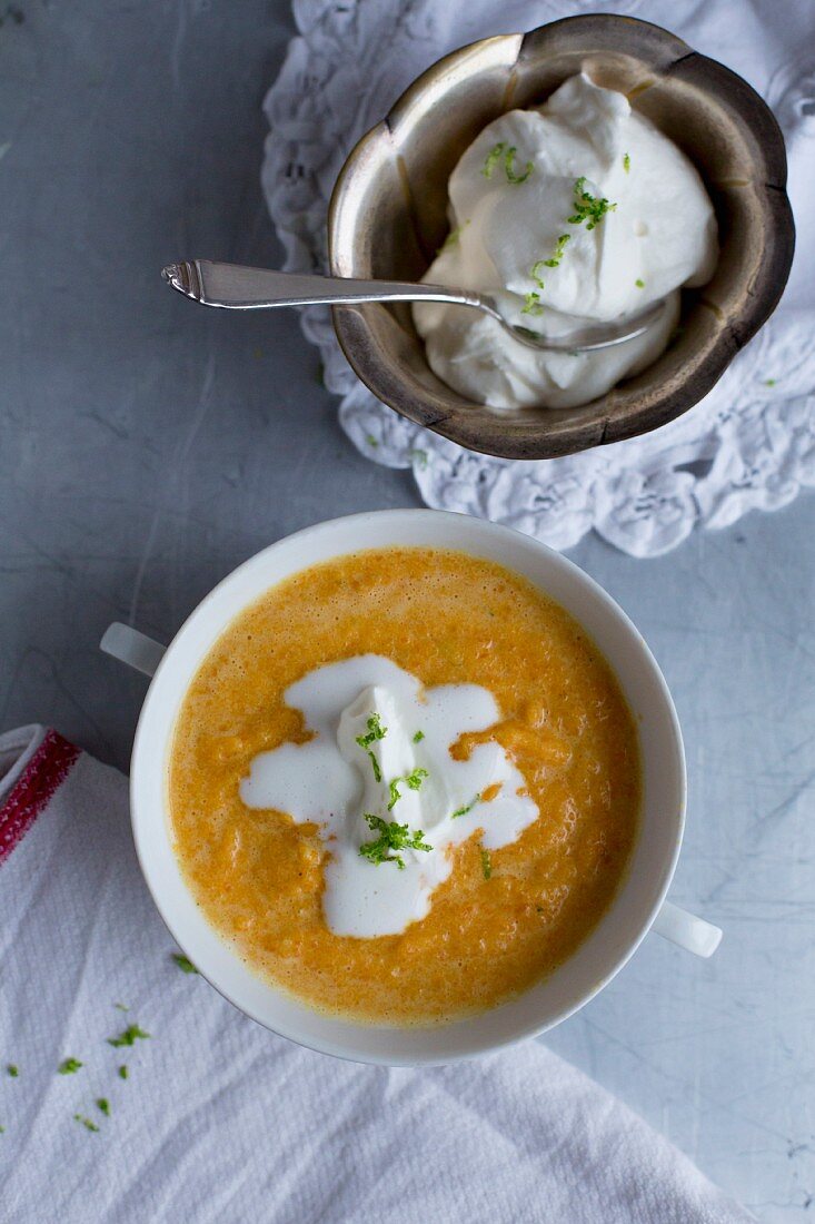 Carrot and ginger soup with cream