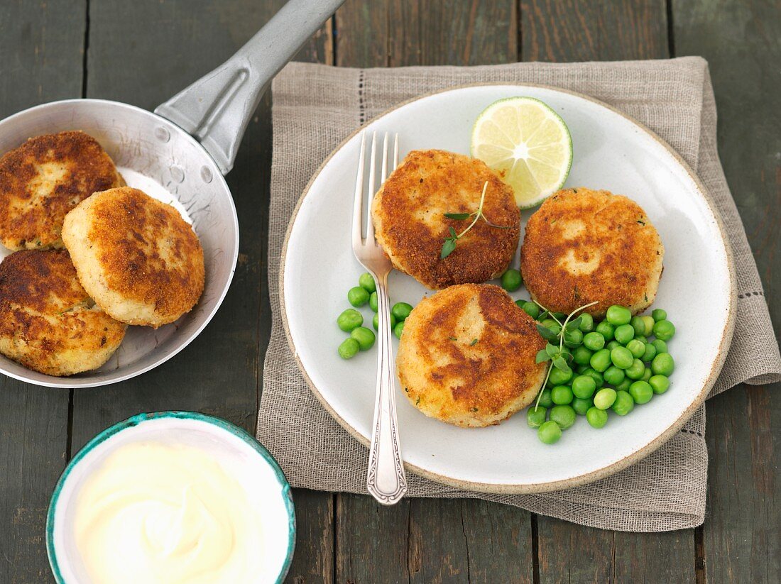 Potato and smoked mackerel cakes with peas and lime mayonnaise