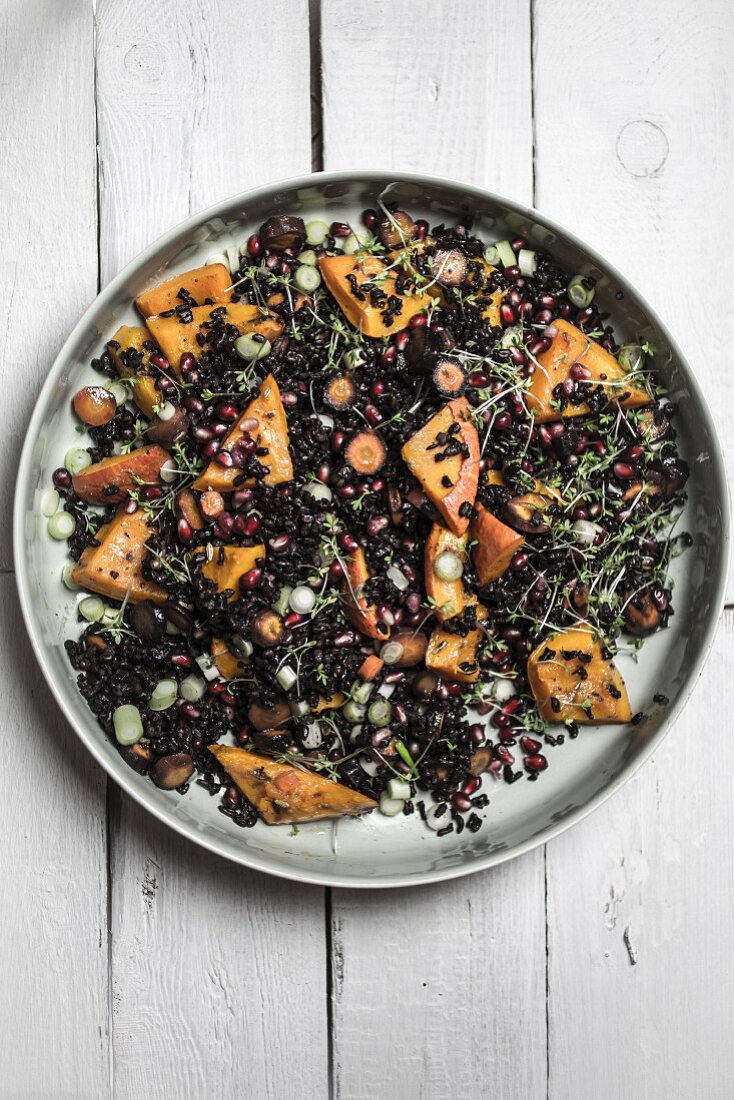 A winter salad with rice and pumpkin (seen from above)