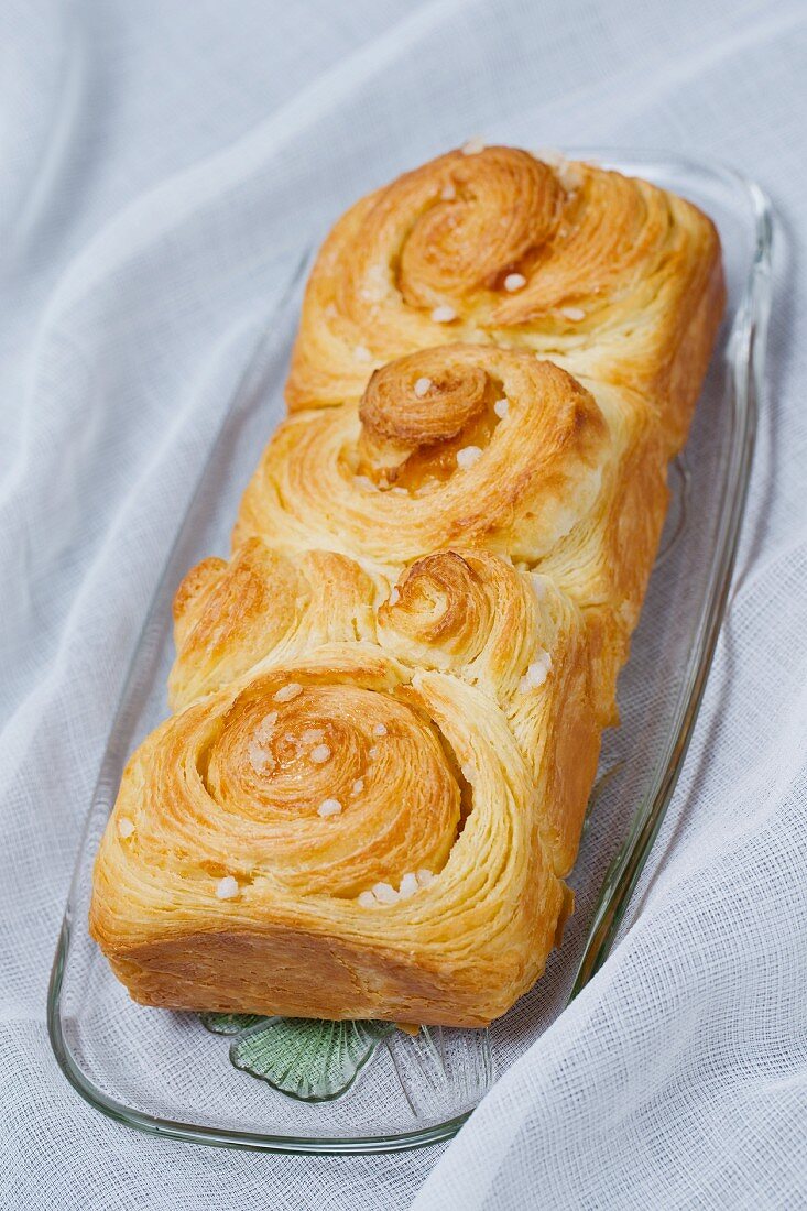 Blätterteig-Brioche mit Hagelzucker