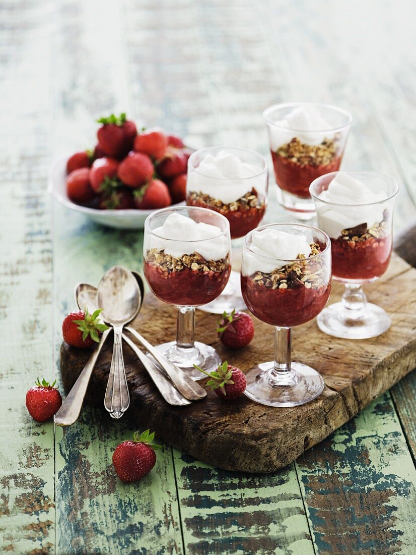Strawberry and muesli desserts
