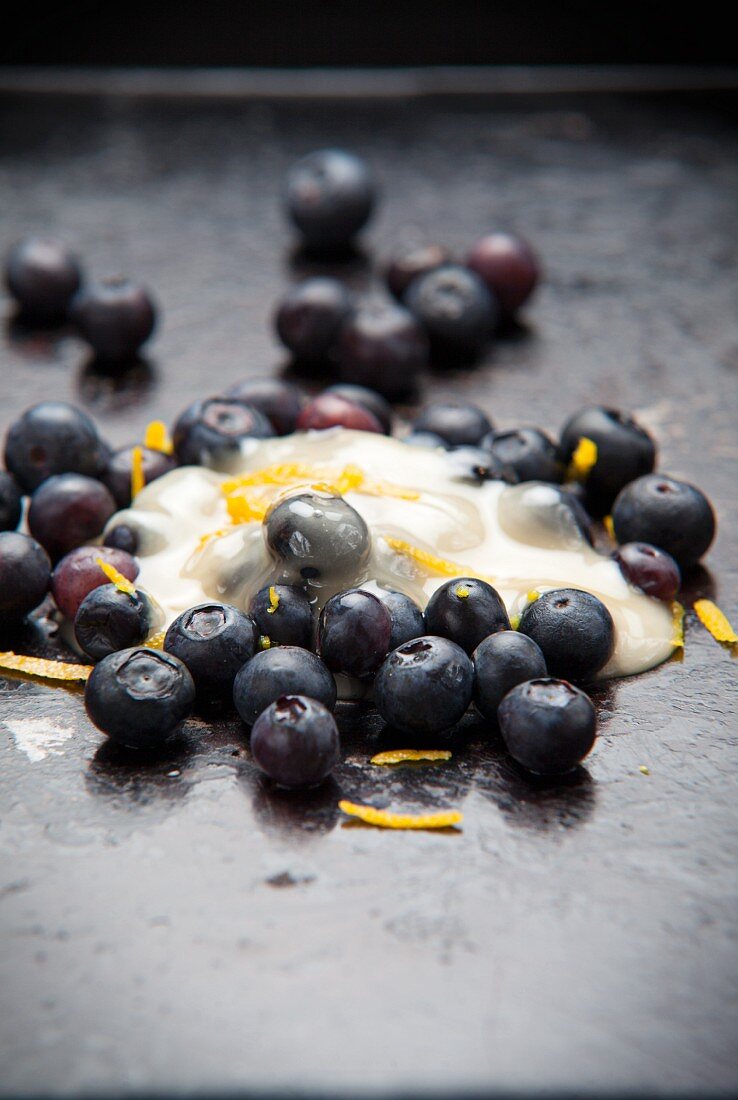 Blueberries with honey, yogurt and lemon zest