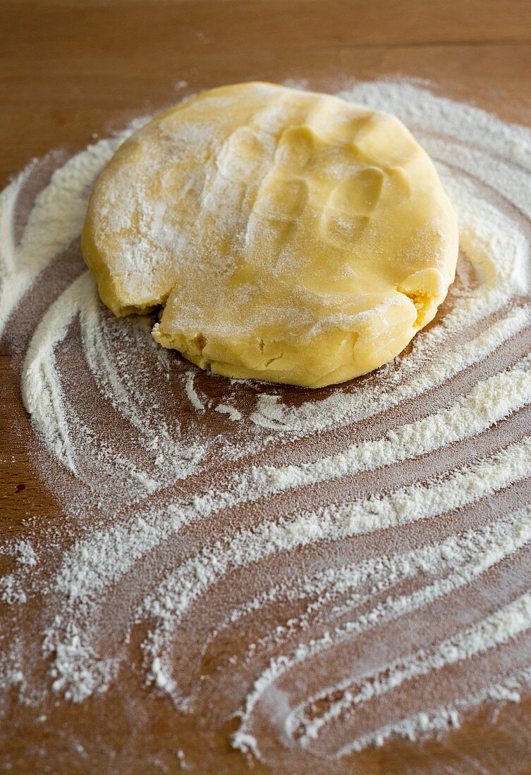 Shortcrust pastry on a floured work surface