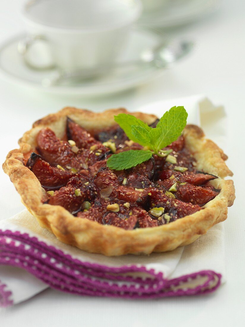 A fig tartlet with chopped pistachios