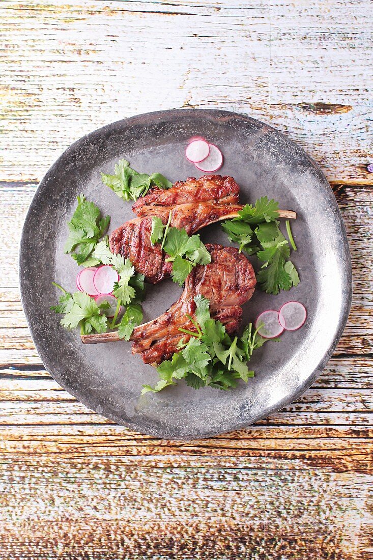 Grilled lamb chops with radishes and coriander