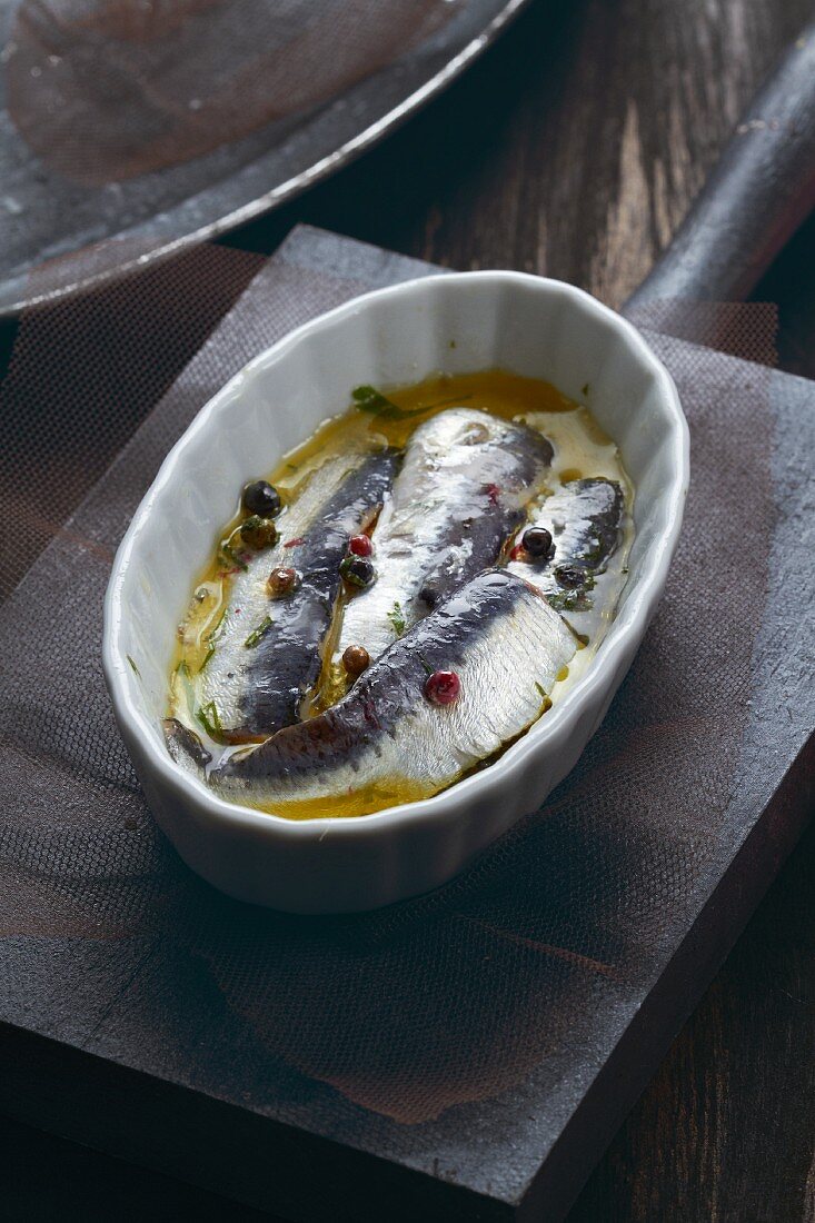 Sardines in olive oil with peppercorns