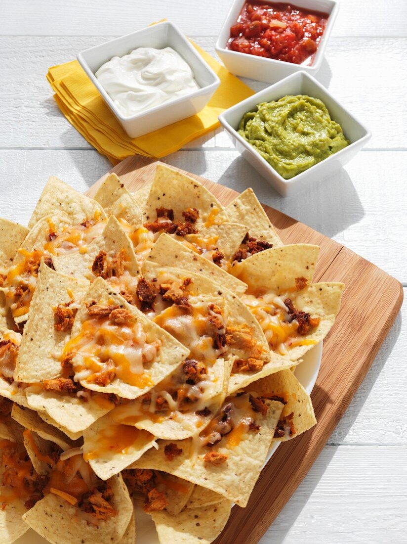 Nachos with cheese and dips
