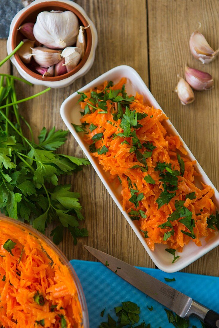 Turkish carrot salad with garlic and parsley