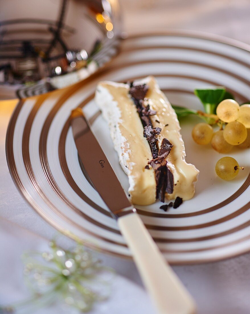 Brie mit schwarzen Trüffeln zu Weihnachten