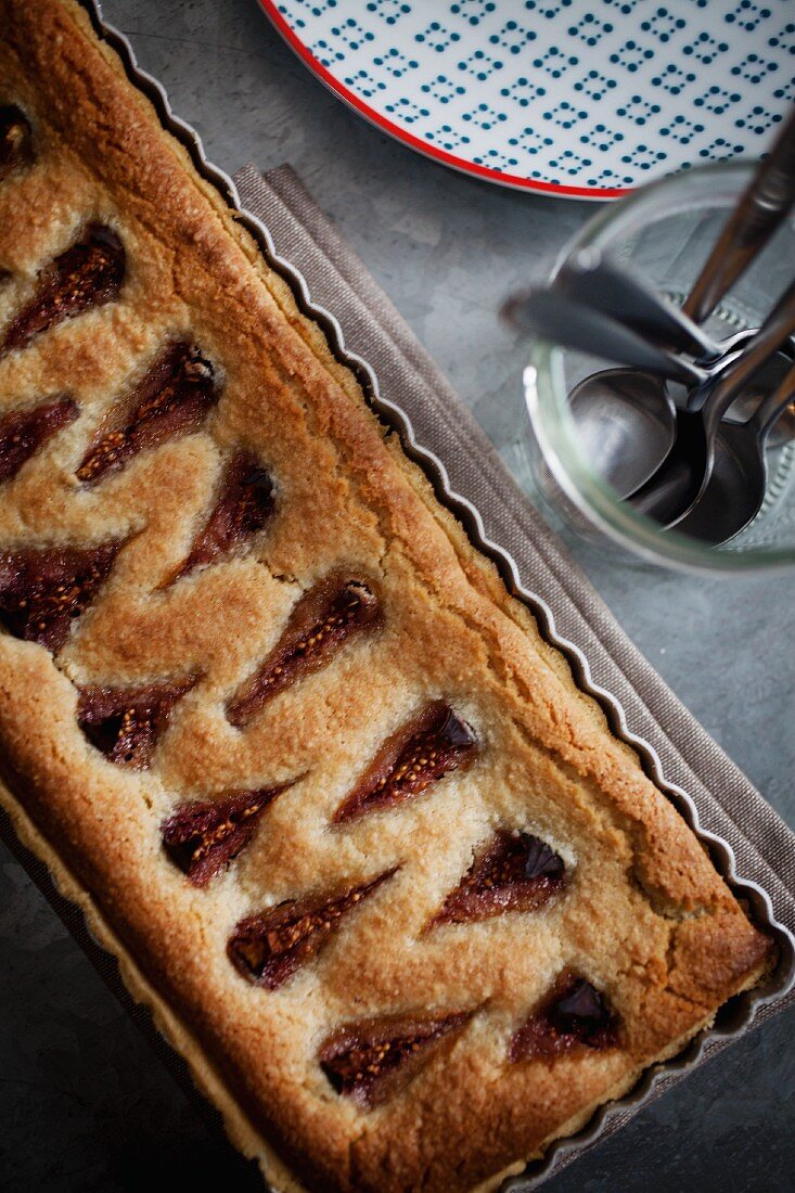 A rectangular fig and frangipan tart in a baking tray (seen from above)