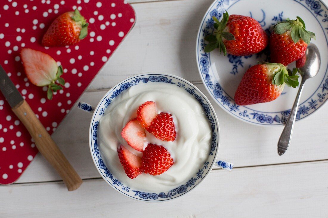 Quark mit frischen Erdbeeren (Draufsicht)