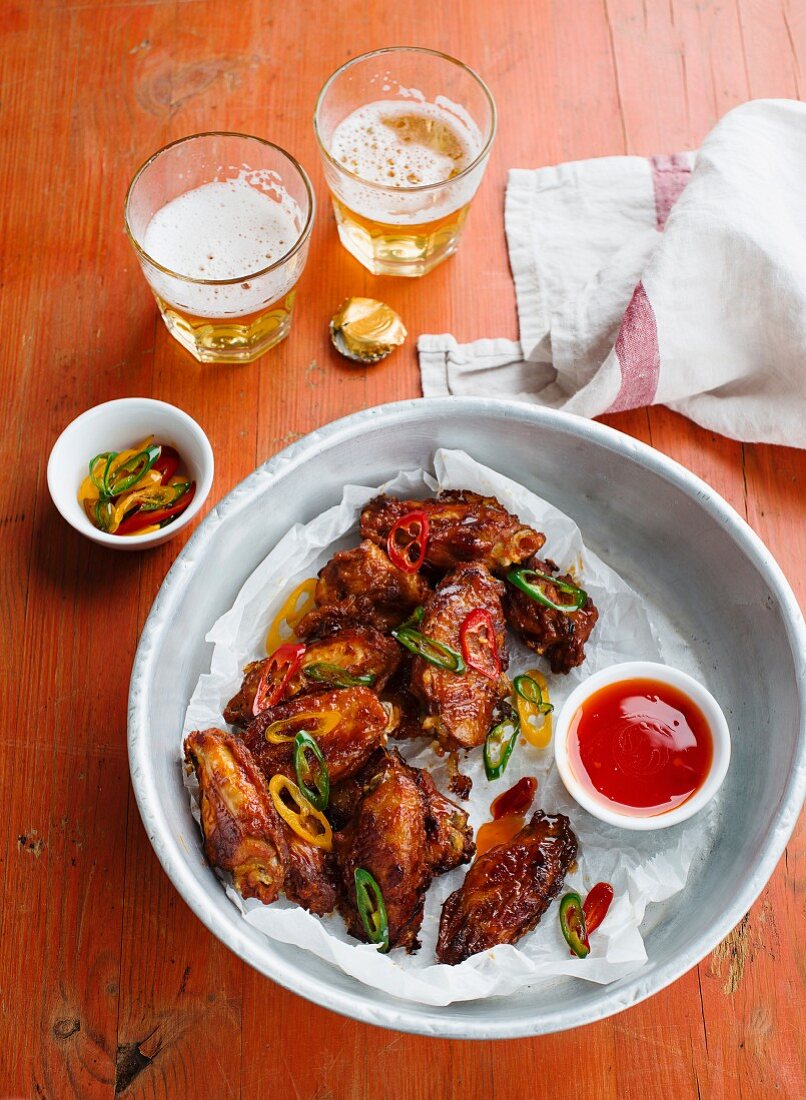 Chicken wings with chilli sauce and beer