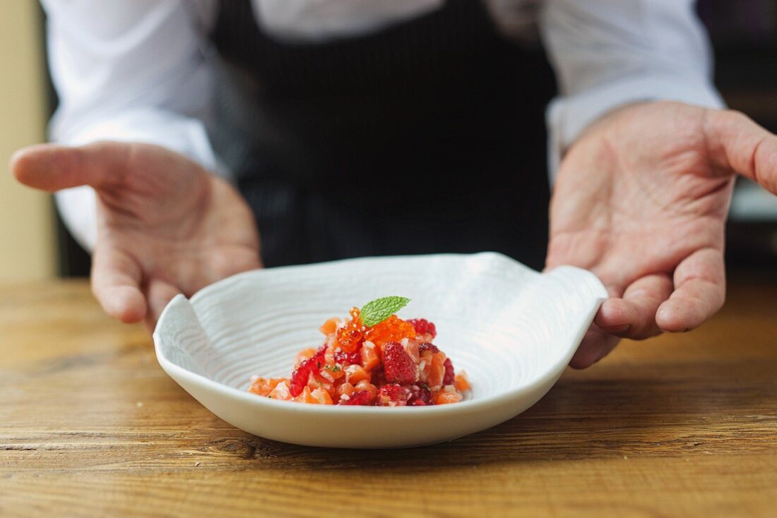 Salmon tartar with caviar, ginger, forest fruits and mint