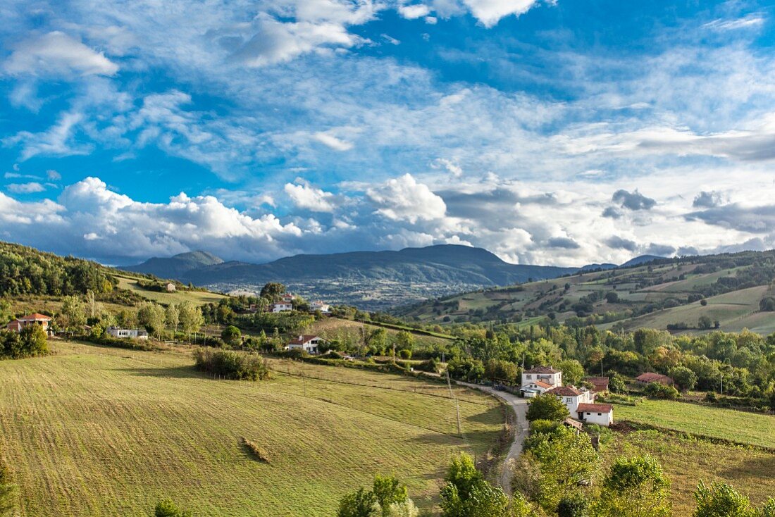 Blick auf die Berglandschaft bei Erfelek, im Hinterland von Sinop, Türkei