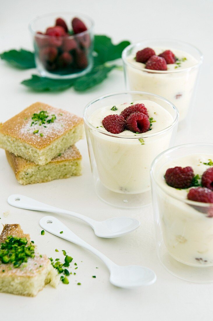 Lemon and pistachio cake and lemon cream with raspberries
