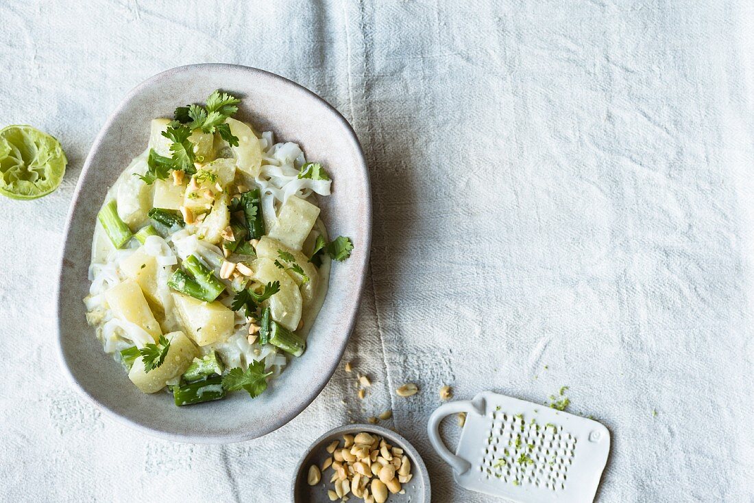 A cucumber medley with peanuts (Asia)