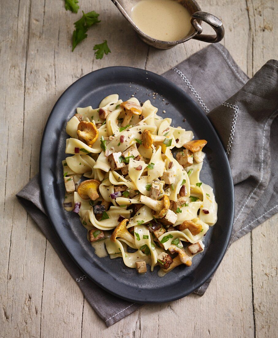 Bandnudeln mit Pfifferlingen & Tofu