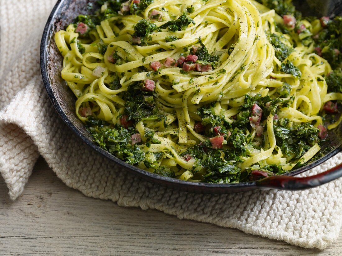 Green kale pasta with diced ham