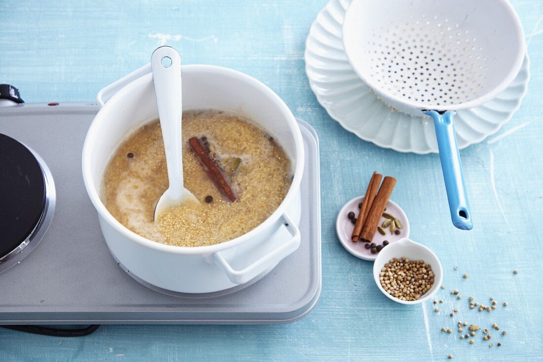 Quinoa mit Gewürzen kochen