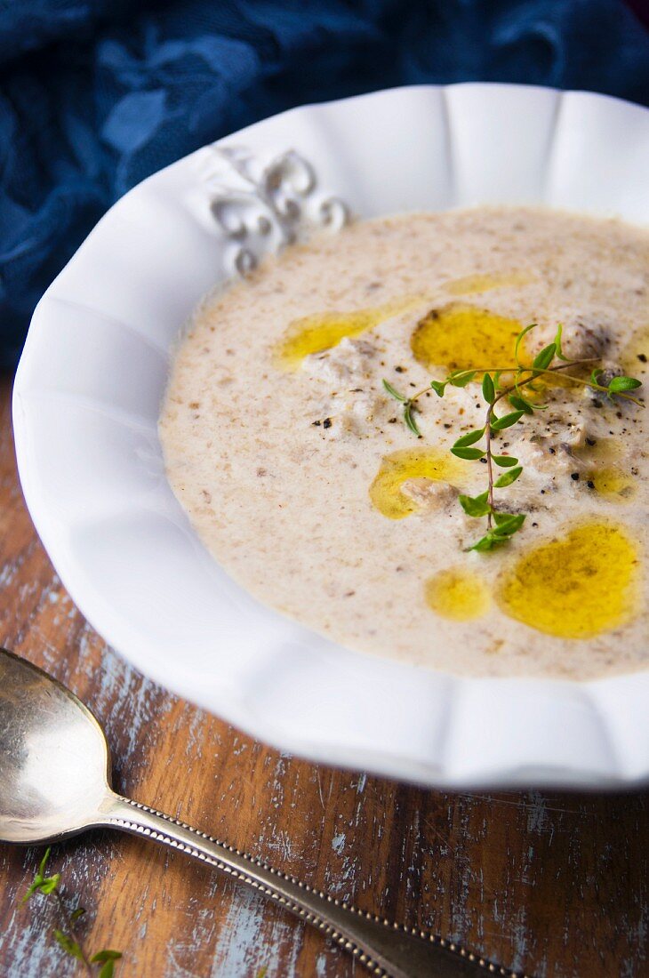 Cream of mushrooms soup with thyme