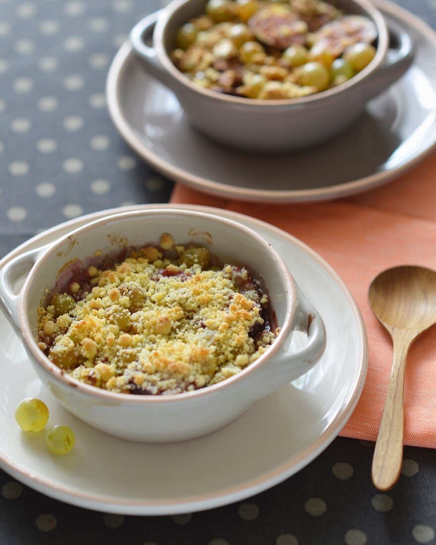 Fig and grape crumble