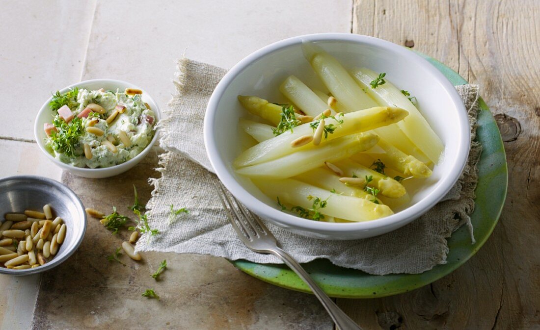 Spargel mit Schinken-Käse-Creme