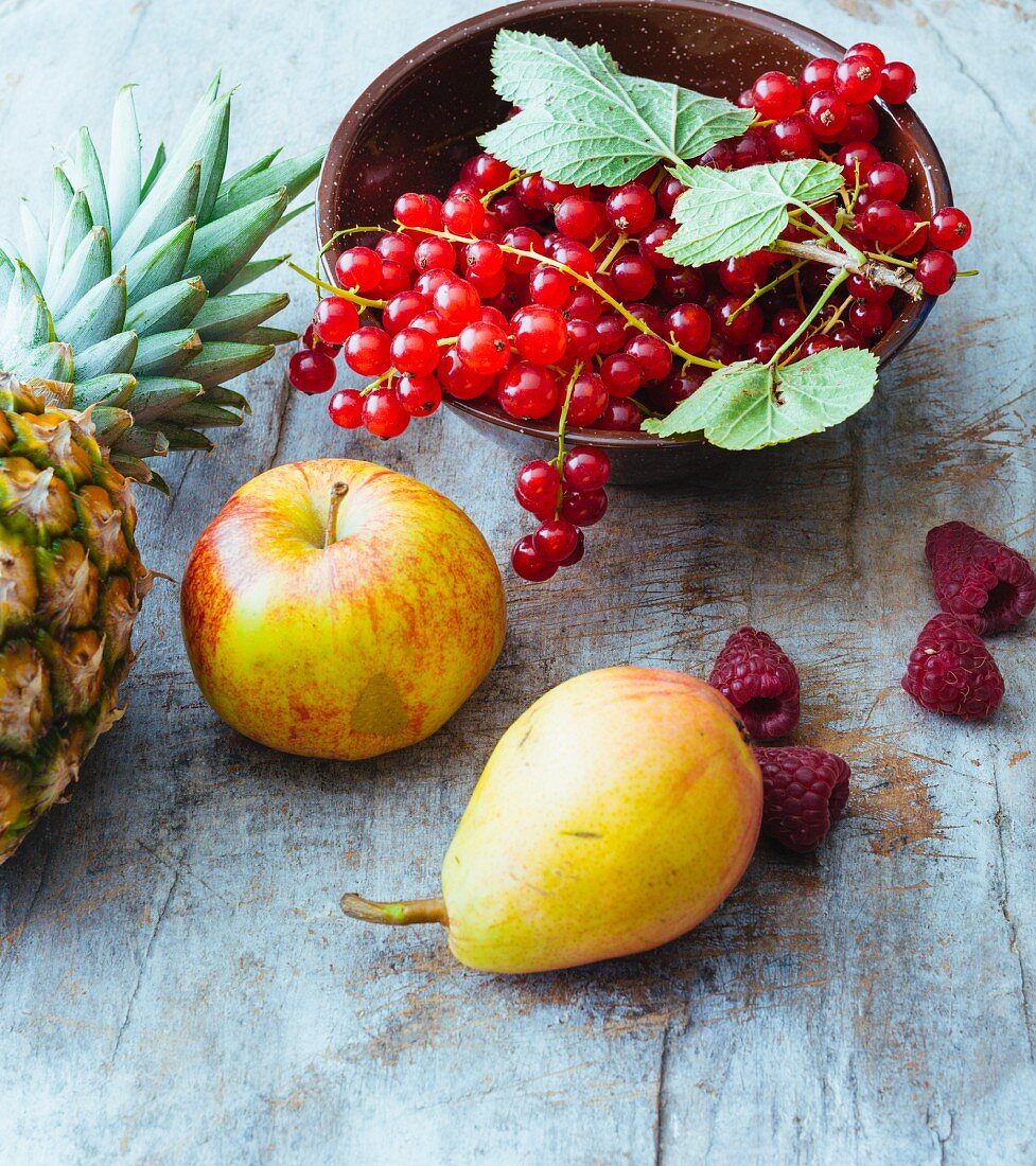 An arrangement of fruit
