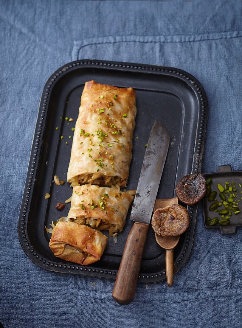 Apple strudel with honey, almonds, figs and pistachios