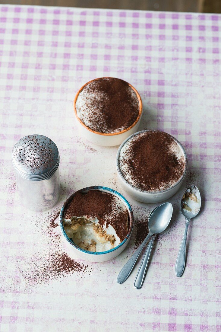 Vegan tiramisu with soya cream, cookies and macadamia nuts